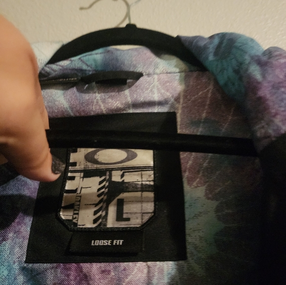 Gently used Oakley snowboard jacket - Picture 2 of 6
